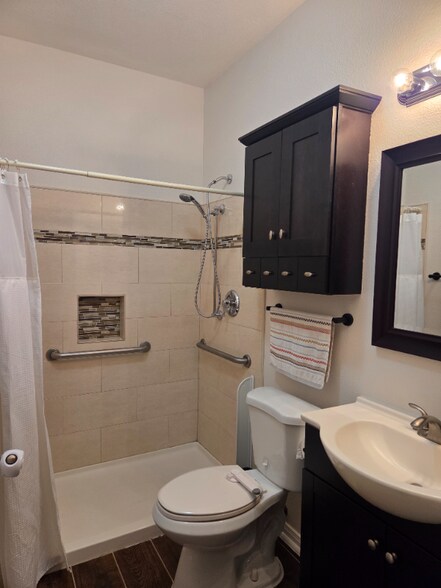 Building Photo - 2606 Las Brisas St