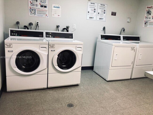 Building Photo - 901 Hillcrest Dr