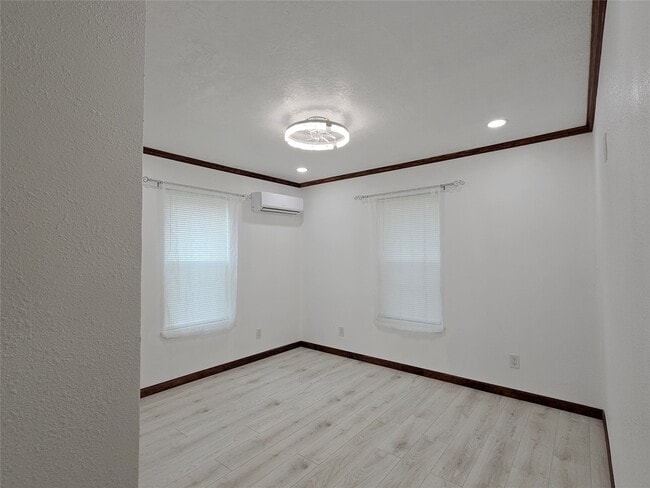 Building Photo - 16974 Balmoral St