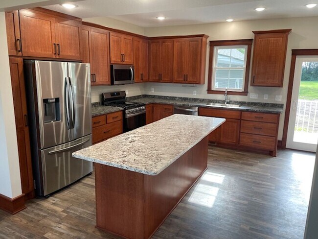 Building Photo - Remodeled 5 Bedroom Home in Foley!