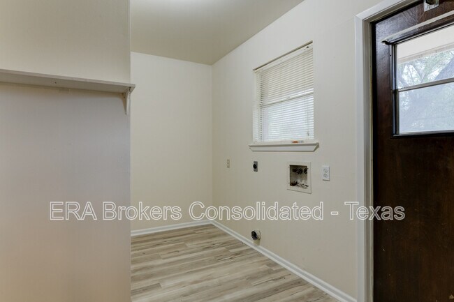 Building Photo - 641 Richfield Dr