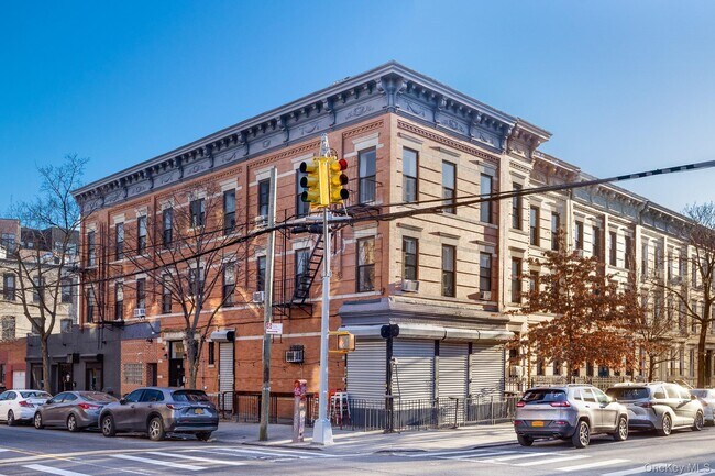 Building Photo - 16-84 Woodbine St