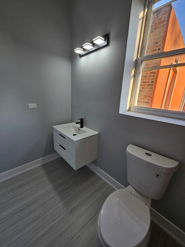 Building Photo - 3732 S Calumet Ave