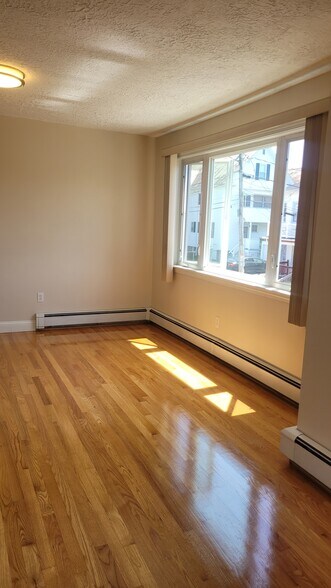Sunny DR - 118 W Adams St