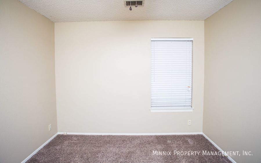 Building Photo - 4701 Country Club Dr