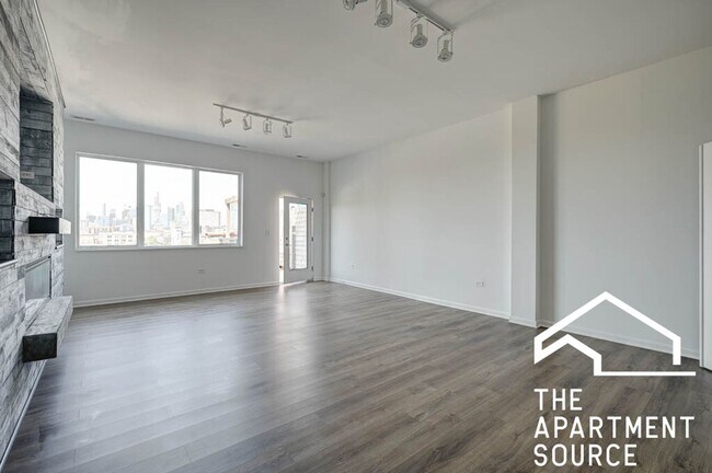 Building Photo - Top Floor Massive 3 Bed/2 Bath in the South Loop with a Stunning Updated Kitchen!