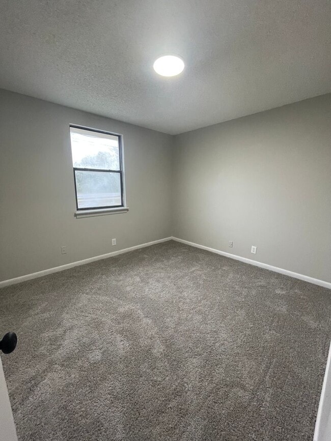 Building Photo - Totally Renovated 2 Bedroom Home Close to Downtown Nashville!