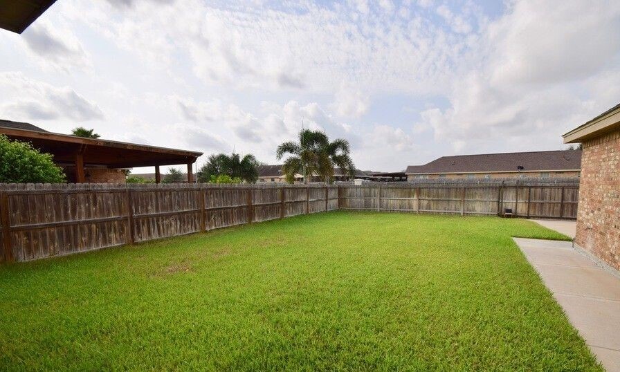 Building Photo - 1919 W Ventura Dr