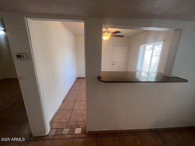 Building Photo - 526 S Mesa Dr