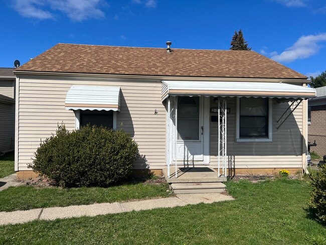 Building Photo - 27107 Seyburn Ave