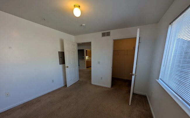 Building Photo - 850 Amanda Ln