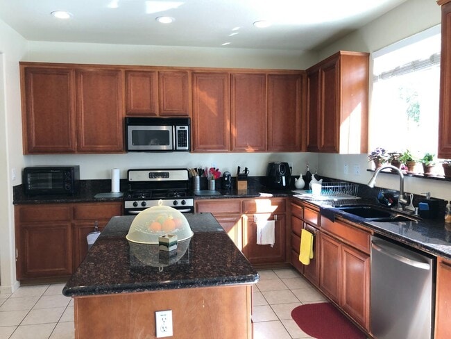 Building Photo - 1868 White Sands St