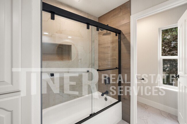 Building Photo - 5250 Fenton Way