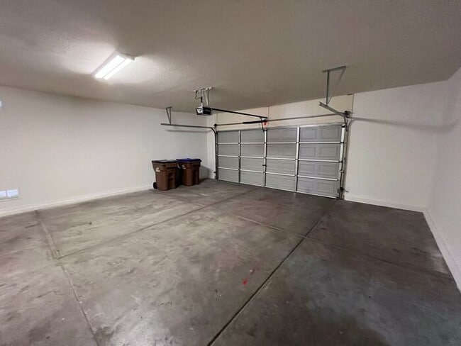 Building Photo - 5 bed 3 bath 3 car garage in San Tan Valley