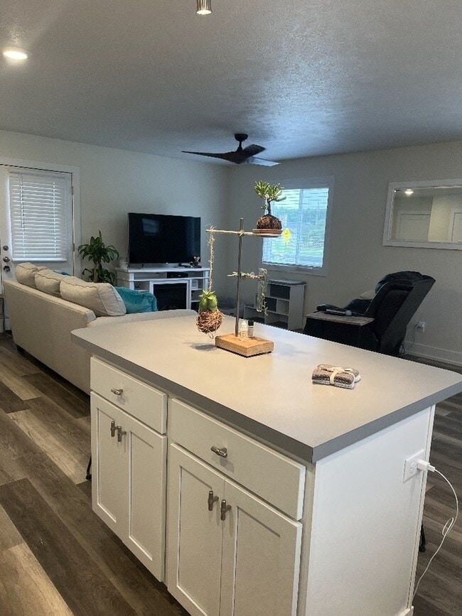 Building Photo - 3240 Babylon Rd