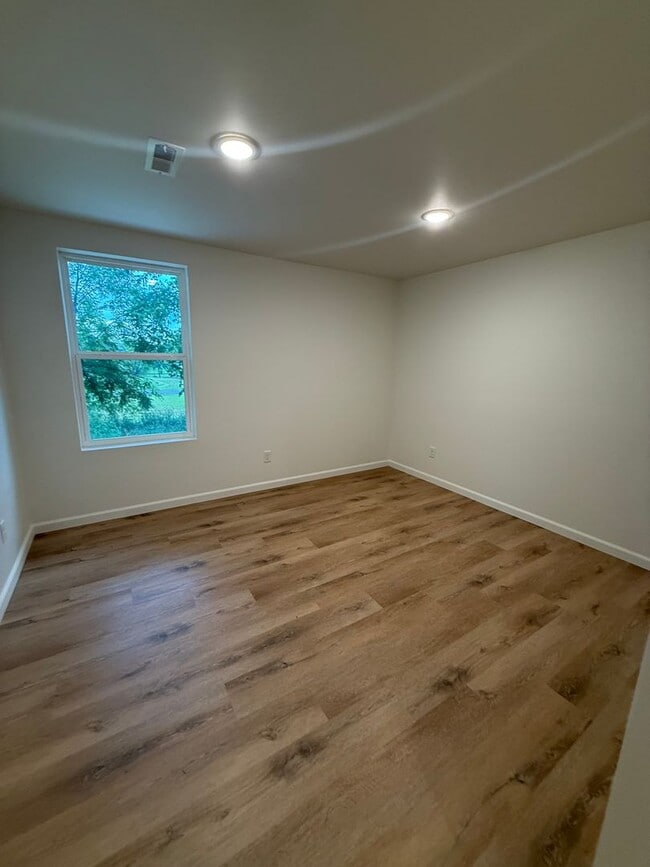 Building Photo - 4624 MO HIGHWAY 72  - Apt 8