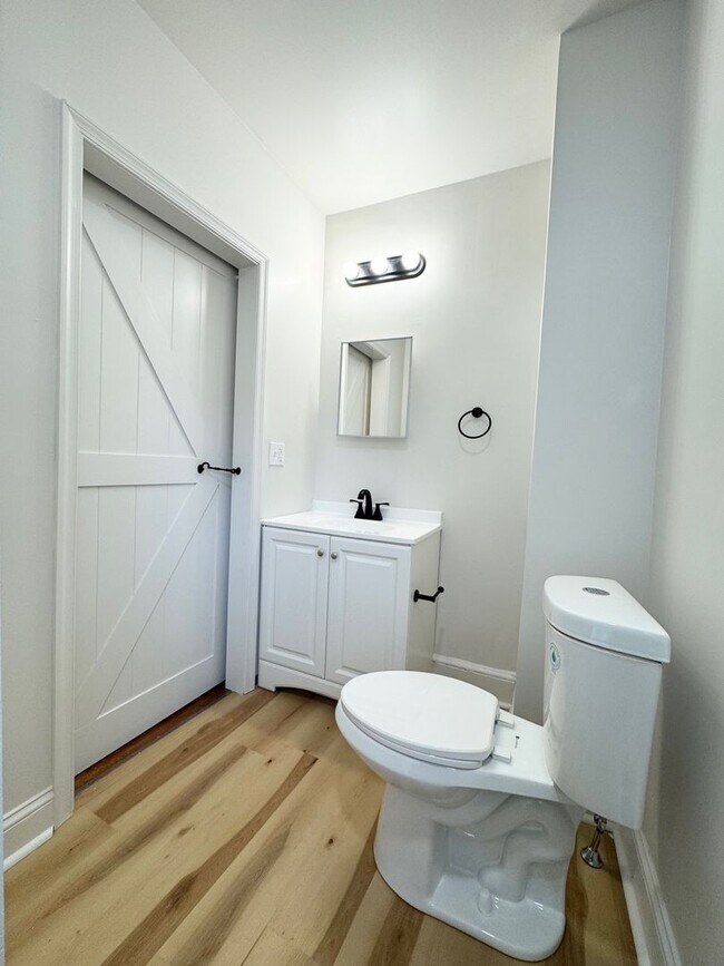 Building Photo - 3 Bedroom Semi-Detached Home