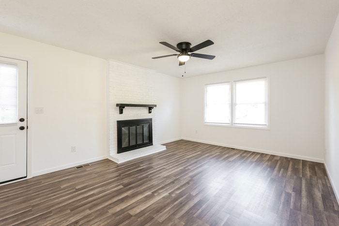 Building Photo - 126 Saturn Ln