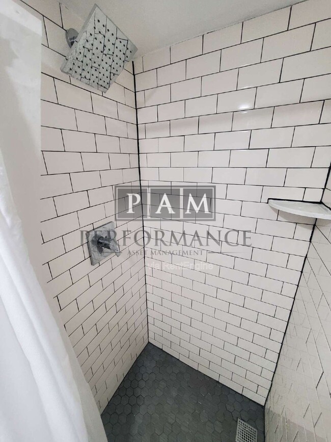 Building Photo - 2829 S Howell Ave