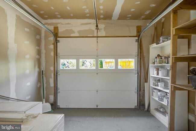 Building Photo - 2031 Hillside Dr