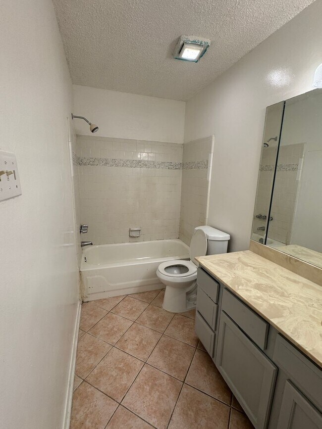 Building Photo - 11826 Roandale Dr