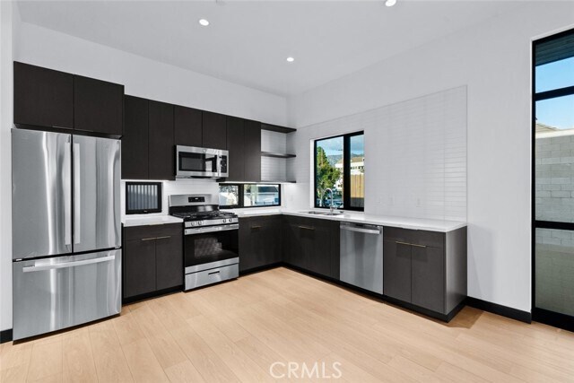 Building Photo - 922 W Clark Ave