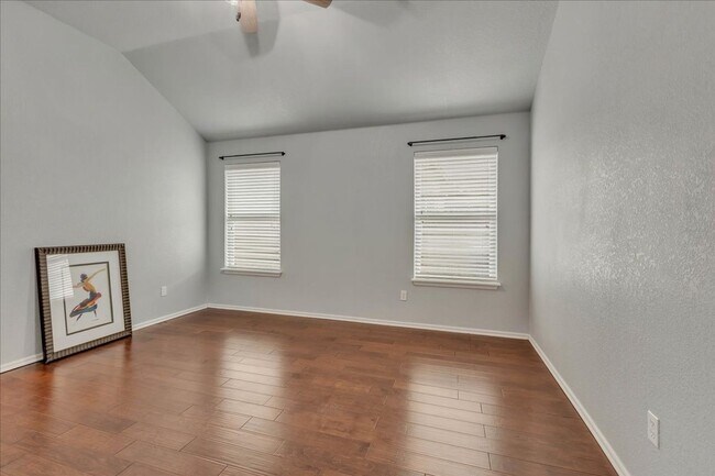 Building Photo - Lawn Care Included! 3 bed, 2 bath, 2 car