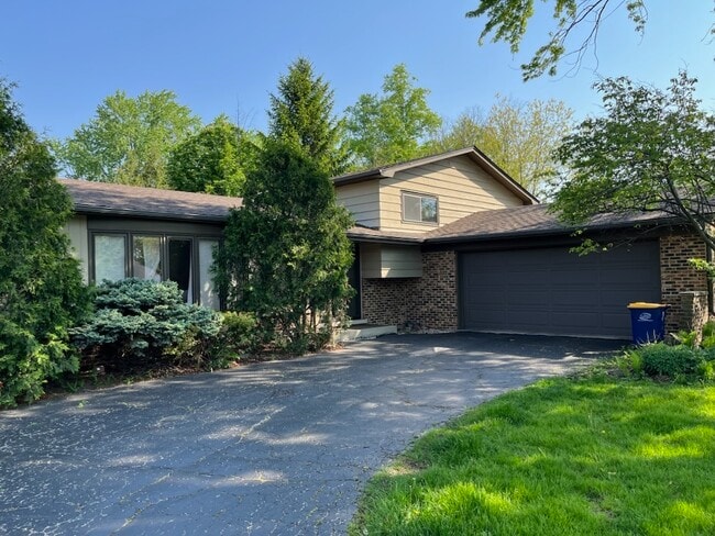 Building Photo - 2732 Kingston Dr