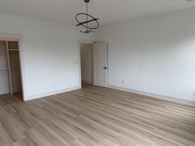 Building Photo - 105 Hart Ln