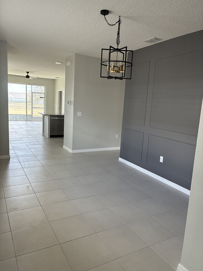 Building Photo - 5385 Sunshine Dr