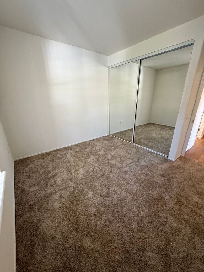 Building Photo - 2 Bed/2 Bath Condo in Martinique Complex -...