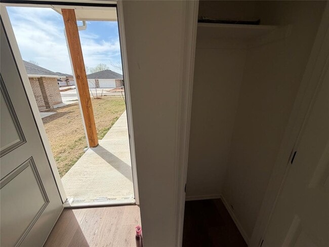 Building Photo - 201 E Main St