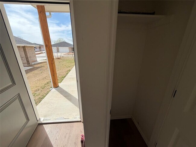 Building Photo - 301 Aaran Way