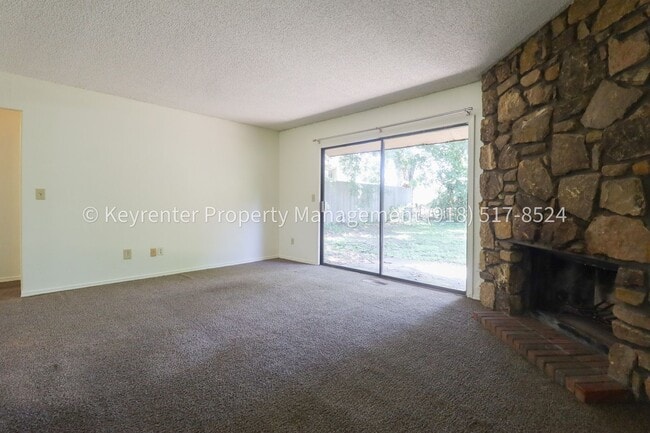 Building Photo - 1359 E 60th St