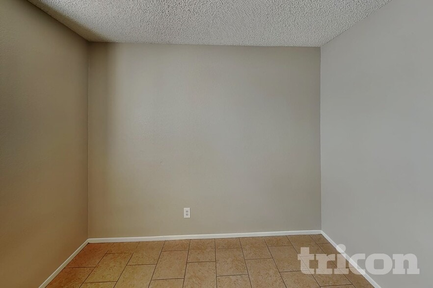Building Photo - 2013 Havelina St