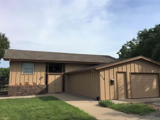 Building Photo - 340 Twykingham Pl