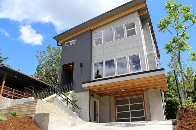 Building Photo - 6824 N Catlin Ave