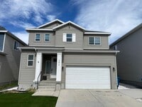 Building Photo - Beautiful House with basement apartment