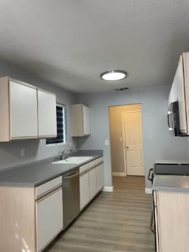 Building Photo - North side home, pet friendly with fenced back yard.