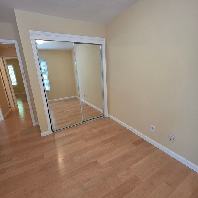 Building Photo - Cute 3BD/1.5BA Townhome with Great Commute location in Danville