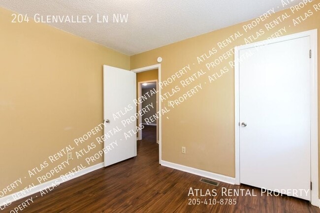 Building Photo - 204 Glenvalley Ln NW