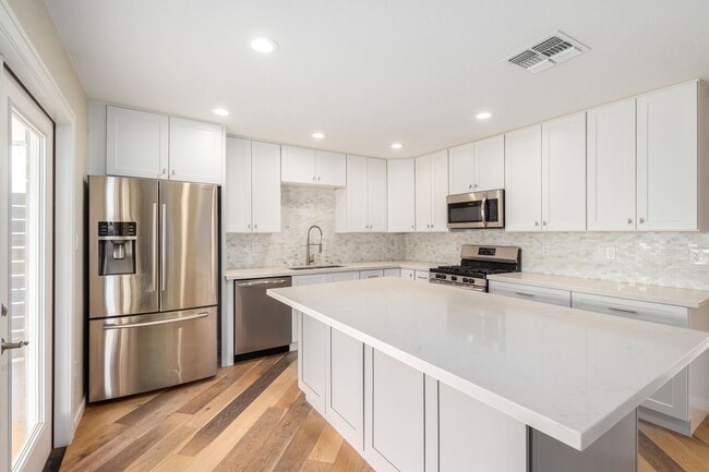 Building Photo - COMING SOON! Beautifully Remodeled 3 bedro...