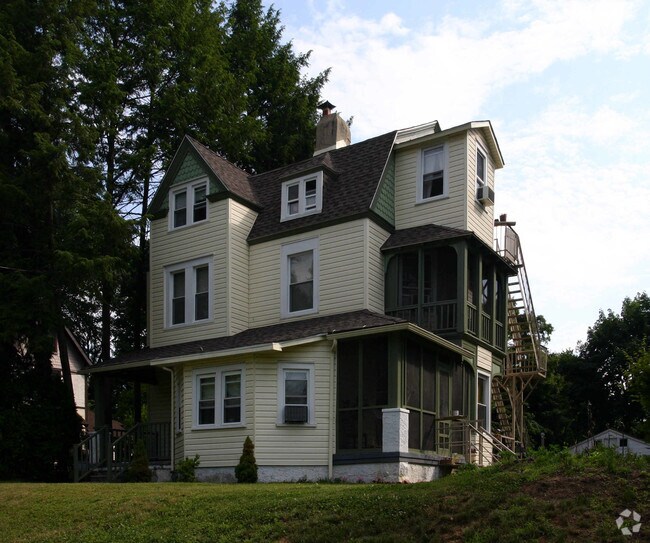 Primary Photo - 132 Linden Ave