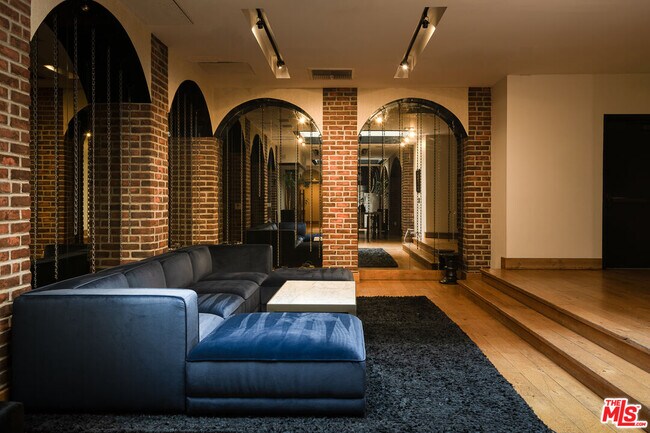 Building Photo - 460 S Spring St