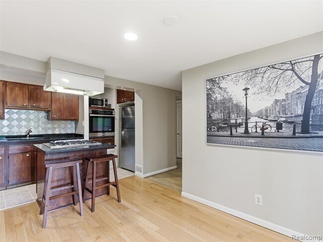 Building Photo - 404 La Plaza Ct