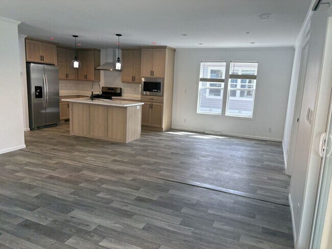 Building Photo - 13945 Bunratty Ave