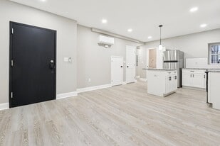 Building Photo - 916 N Arlington Ave