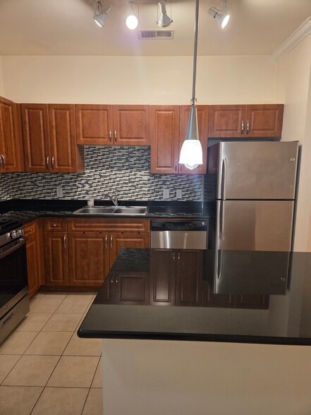 Building Photo - 12945 Centre Park Cir