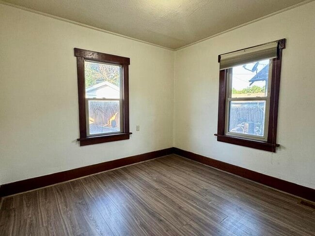 Building Photo - 1214 N Lincoln Ave