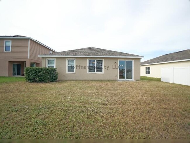 Building Photo - 3-bed, 2-bath, with Den and 2-car garage